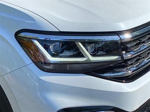 2023 Volkswagen Atlas Cross Sport 3.6L V6 SEL Premium R-Line