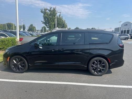 2018 Chrysler Pacifica Touring-L Plus