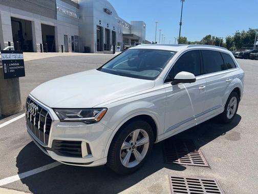 Glacier White Metallic 2023 Audi Q7 45 Premium