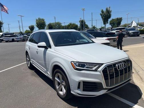 Glacier White Metallic 2023 Audi Q7 45 Premium