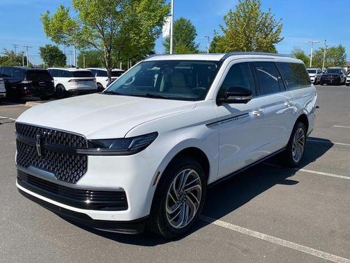 White 2026 Lincoln Navigator L Reserve
