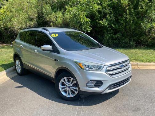 Ingot Silver Metallic 2017 Ford Escape SE