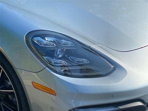 2022 Porsche Panamera 4