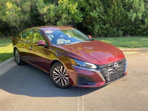 Garnet Pearl 2023 Nissan Altima 2.5 SV