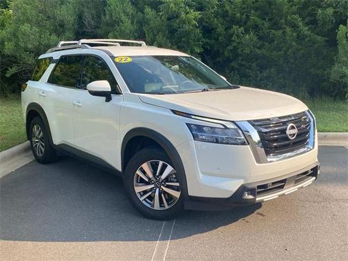 2022 Nissan Pathfinder SL