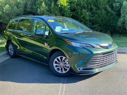 2022 Toyota Sienna XLE
