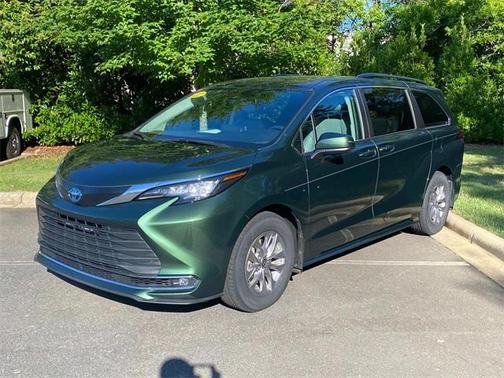 2022 Toyota Sienna XLE