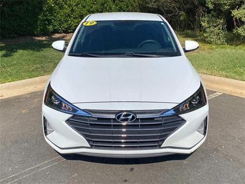 2019 Hyundai ELANTRA SE