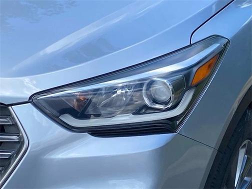 2018 Hyundai SANTA FE SE