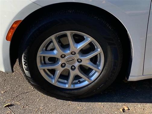 2022 Chrysler Voyager LX