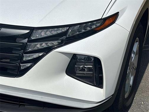 2022 Hyundai TUCSON SE