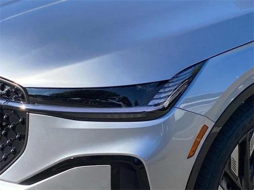 2025 Lincoln Nautilus Reserve