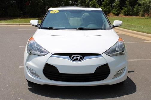 Photo 2 of 28 of 2013 Hyundai Veloster Base