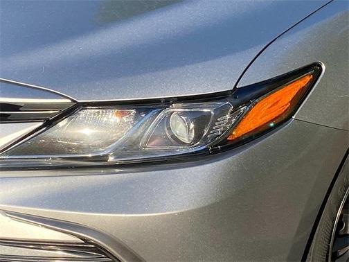 2021 Toyota Camry Hybrid LE