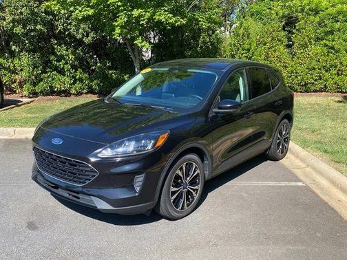 Agate Black Metallic 2022 Ford Escape SE