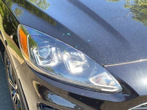 Agate Black Metallic 2022 Ford Escape SE