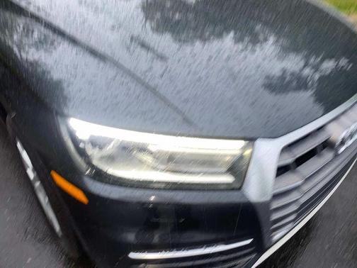 Manhattan Gray Metallic 2019 Audi Q5 2.0T Premium