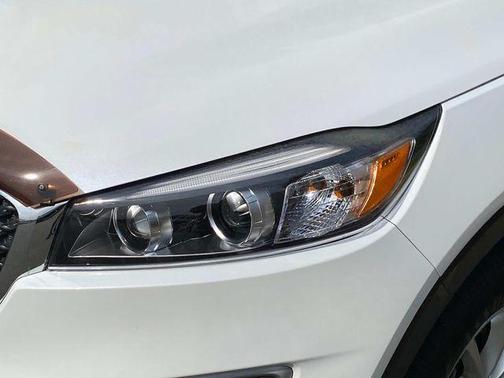 Snow White Pearl 2018 Kia Sorento LX