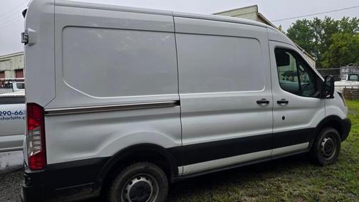 2018 Ford Transit-250 130 WB Medium Roof Cargo