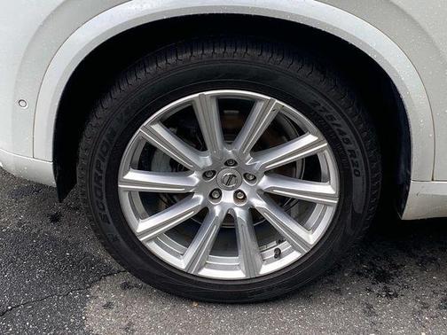 Crystal White Metallic 2018 Volvo XC90 T6 Inscription