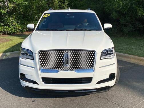White Metallic 2024 Lincoln Navigator Reserve