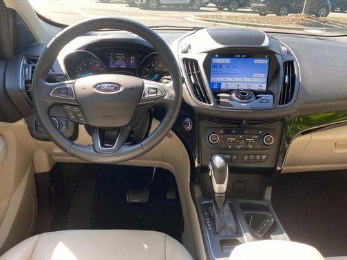 White Platinum Tri-Coat Metallic 2019 Ford Escape Titanium