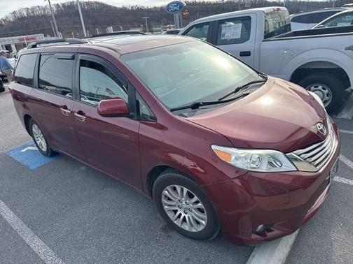 2017 Toyota Sienna XLE Premium