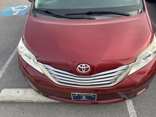 2017 Toyota Sienna XLE Premium