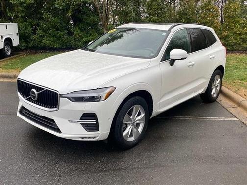 2022 Volvo XC60 B5 Momentum