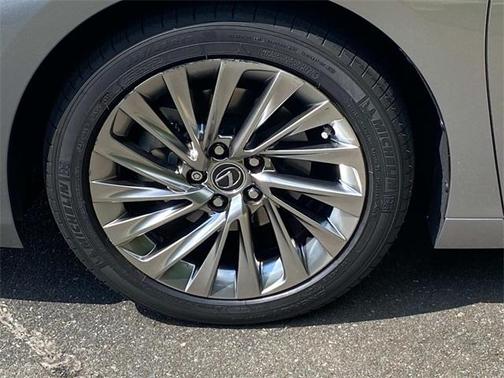 2022 Lexus ES 350 Ultra Luxury