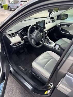2020 Toyota RAV4 XLE Premium
