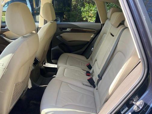 Moonlight Blue Metallic 2015 Audi Q5 2.0T Premium