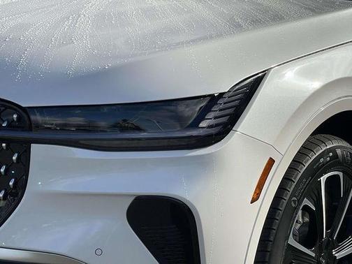 White Platinum Clearcoat Metallic 2026 Lincoln Nautilus Reserve