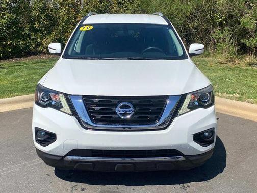 2019 Nissan Pathfinder SV