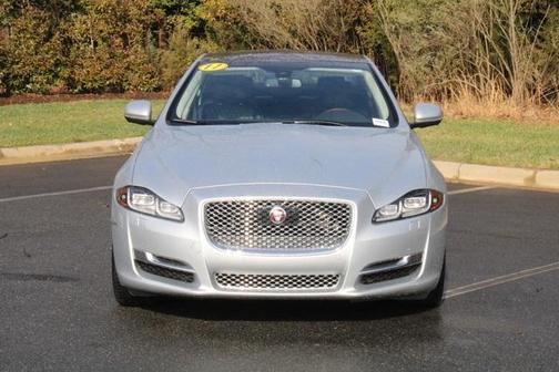 Photo 2 of 33 of 2017 Jaguar XJ XJL Portfolio