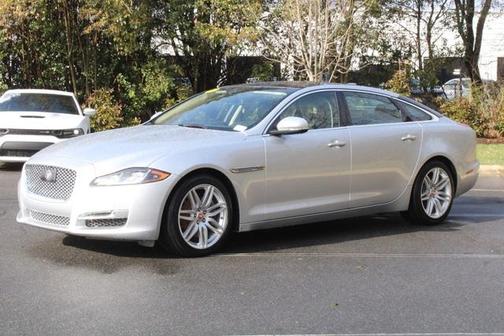 Photo 3 of 33 of 2017 Jaguar XJ XJL Portfolio