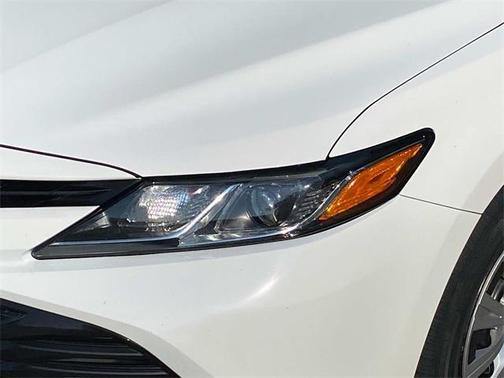 2018 Toyota Camry Hybrid LE