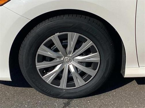 2018 Toyota Camry Hybrid LE