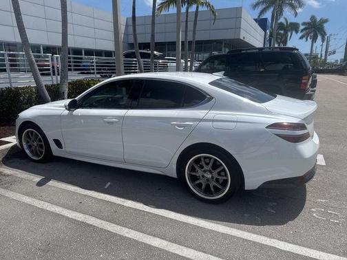 Uyuni White 2022 Genesis G70 2.0T