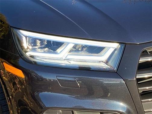 2020 Audi Q5 45 Titanium Premium