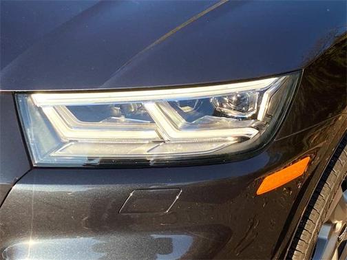 2020 Audi Q5 45 Titanium Premium