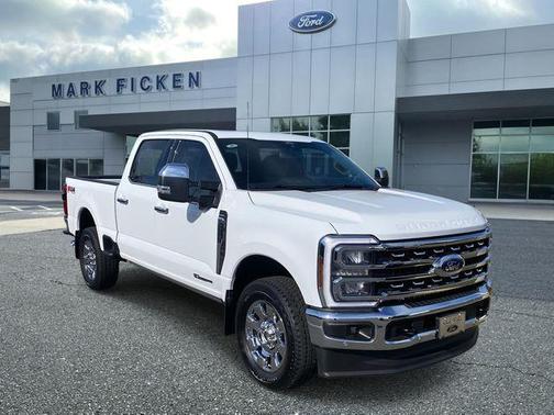 Oxford White 2025 Ford F-250 Lariat