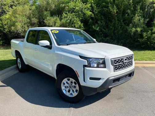 Glacier White 2024 Nissan Frontier SV