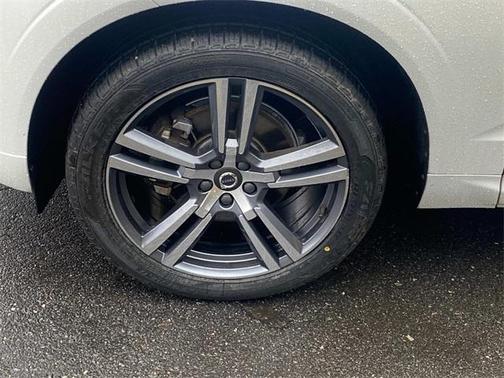 2021 Volvo XC60 T5 Momentum