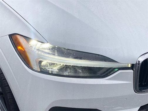 2021 Volvo XC60 T5 Momentum