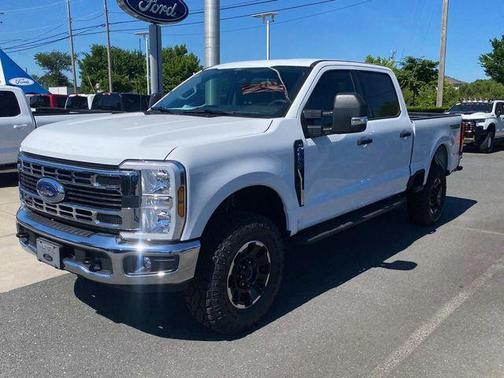Oxford White 2025 Ford F-350 XLT