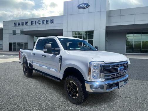 Oxford White 2025 Ford F-350 XLT
