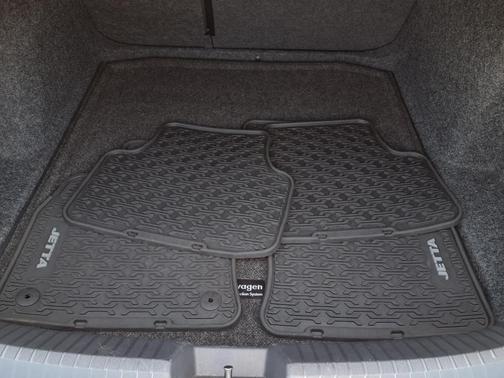 Platinum Gray Metallic 2023 Volkswagen Jetta 1.5T SE