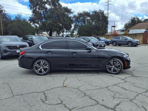 2022 BMW 330 i