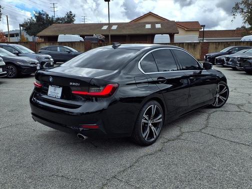 2022 BMW 330 i